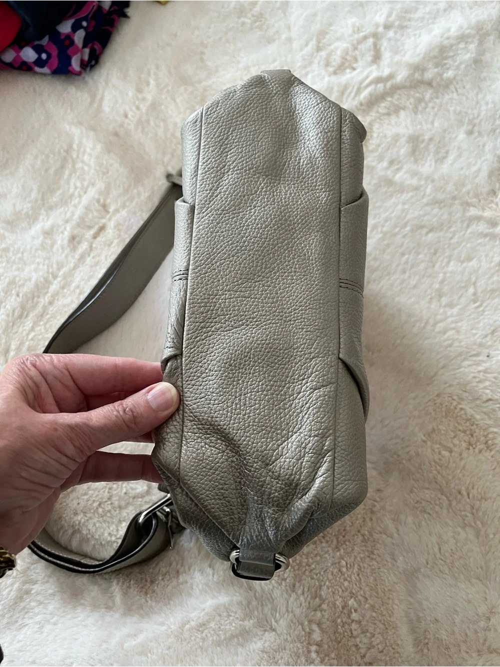Gorgeous Coach Leather Bag in Silver Metallic!